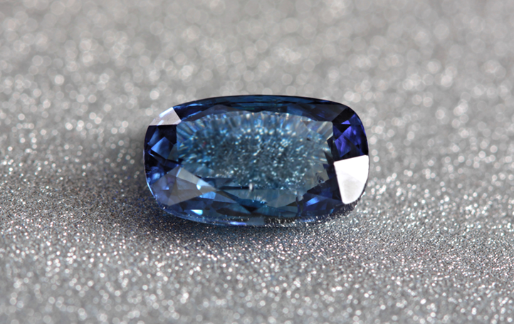 Blue Sapphire 4.1 Cts Loose Gemstone
